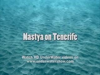 Nastya плуване нудисти в на море