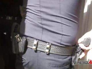 Pervert milf cops raid yang urut terapi tempat kepada arrest suspect