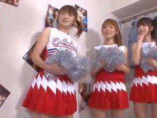 Three big süýji emjekler ýapon cheerleaders sharing sik