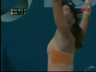 Martina hingis 단단한 니플