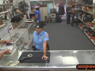 Ms politiet offiser knullet av pawnkeeper ved den pawnshop