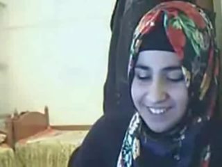 Video - hijab jente viser rumpe på webkamera