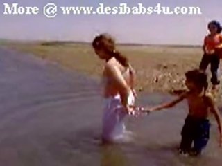 Pakistani Sindhi Karachi Aunty Nude River Bath