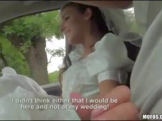Amirah adara sisään bridal gown julkinen seksi