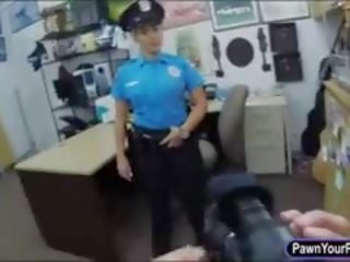 Latina politie officier geneukt door pawn kerel