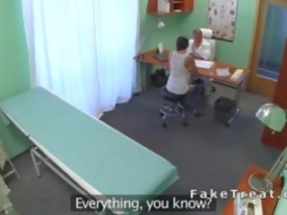 Γιατρός fucks ρωσικό ασθενής