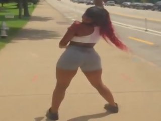 Mizz twerksum