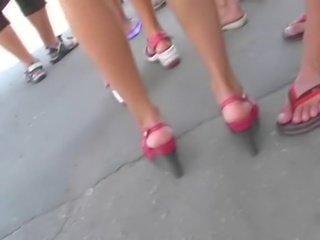 Leggy Girl Flashing Her Hot Upskirt