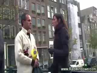 Cu lui ghida excitat turist vizite o prostituata în amsterdam