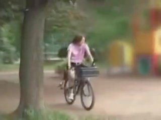 Japanilainen tyttö masturbated kun taas ratsastus a specially modified seksi pyörä!