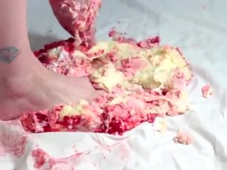 Strawberry Cake Crush